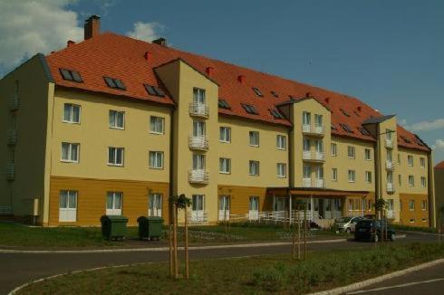 Karoly Robert Diakhotel Gyöngyös Buitenkant foto