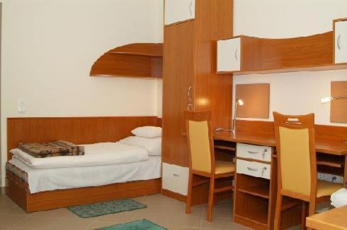 Karoly Robert Diakhotel Gyöngyös Buitenkant foto